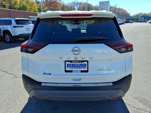 Used 2023 Nissan Rogue SV w/ SV Premium Package image 5