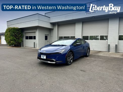 Used 2024 Toyota Prius XLE FWD image 1