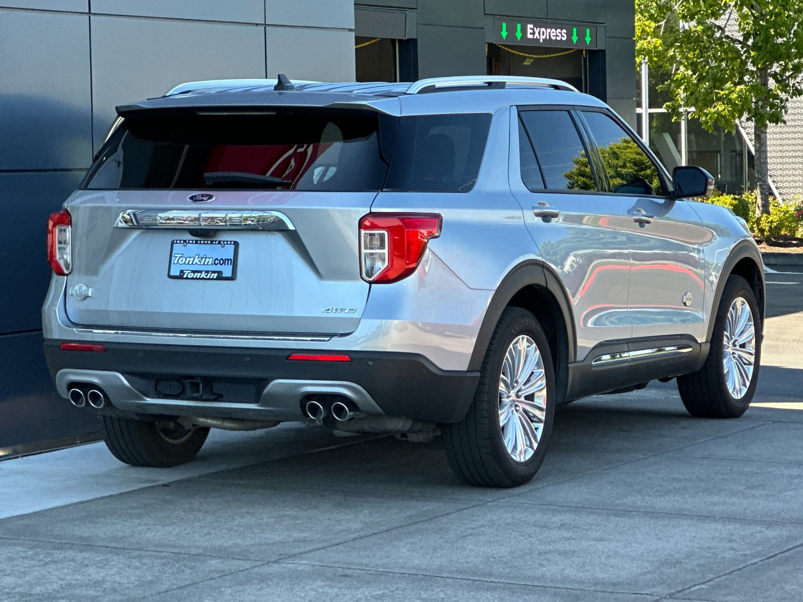 Used 2021 Ford Explorer King Ranch w/ Premium Technology Package AWD/4WD image 4