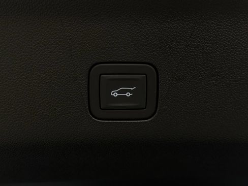 Used 2026 GMC Yukon Denali w/ Sun & Power Step Package AWD/4WD image 14