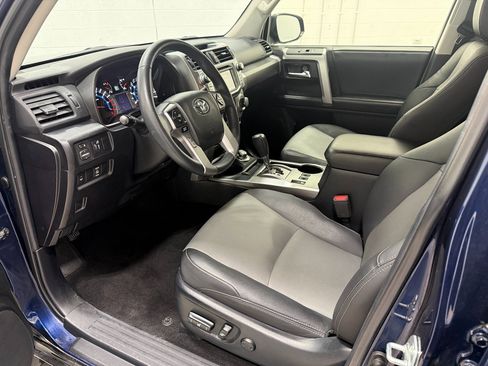 Used 2019 Toyota 4Runner SR5 Premium image 11