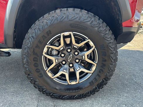 Used 2023 Chevrolet Colorado ZR2 w/ ZR2 Convenience Package III AWD/4WD image 9