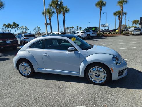 Used 2019 Volkswagen Beetle 2.0T SE image 2