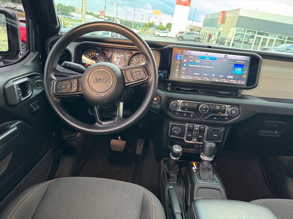 Used 2025 Jeep Gladiator Sport AWD/4WD image 12