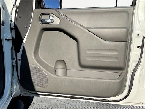 Used 2019 Nissan Frontier SV image 20