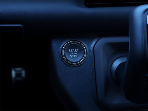 Used 2025 Land Rover Defender 130 V8 image 28