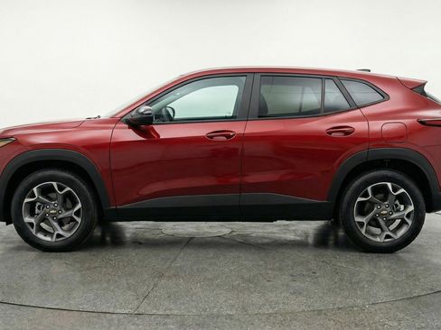 Used 2025 Chevrolet Trax LT w/ LT Convenience Package image 5