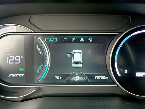 Used 2022 Kia Niro EX Premium w/ Cold Weather Package image 10