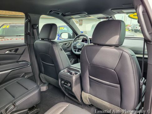 Used 2025 Chevrolet Traverse LT w/ LPO, Floor Liner Package FWD image 33