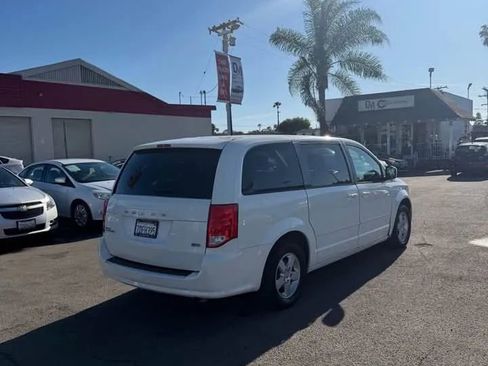 Used 2013 Dodge Grand Caravan SXT image 3