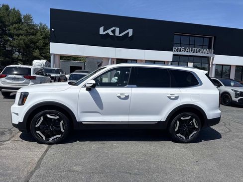 Used 2023 Kia Telluride EX w/ EX Captain's Chair Package AWD/4WD image 2