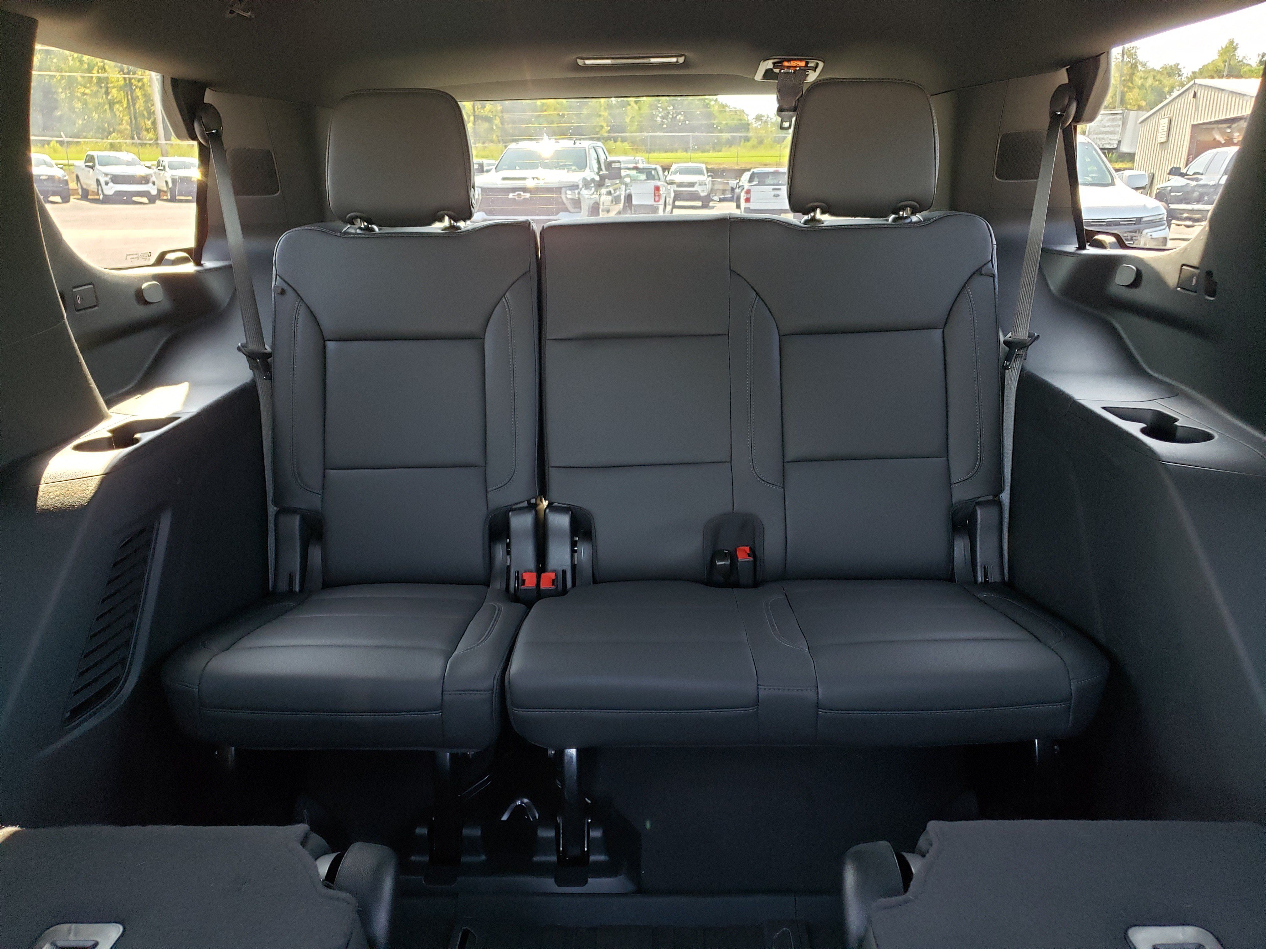 Used 2024 Chevrolet Tahoe Z71 w/ Luxury Package AWD/4WD image 34
