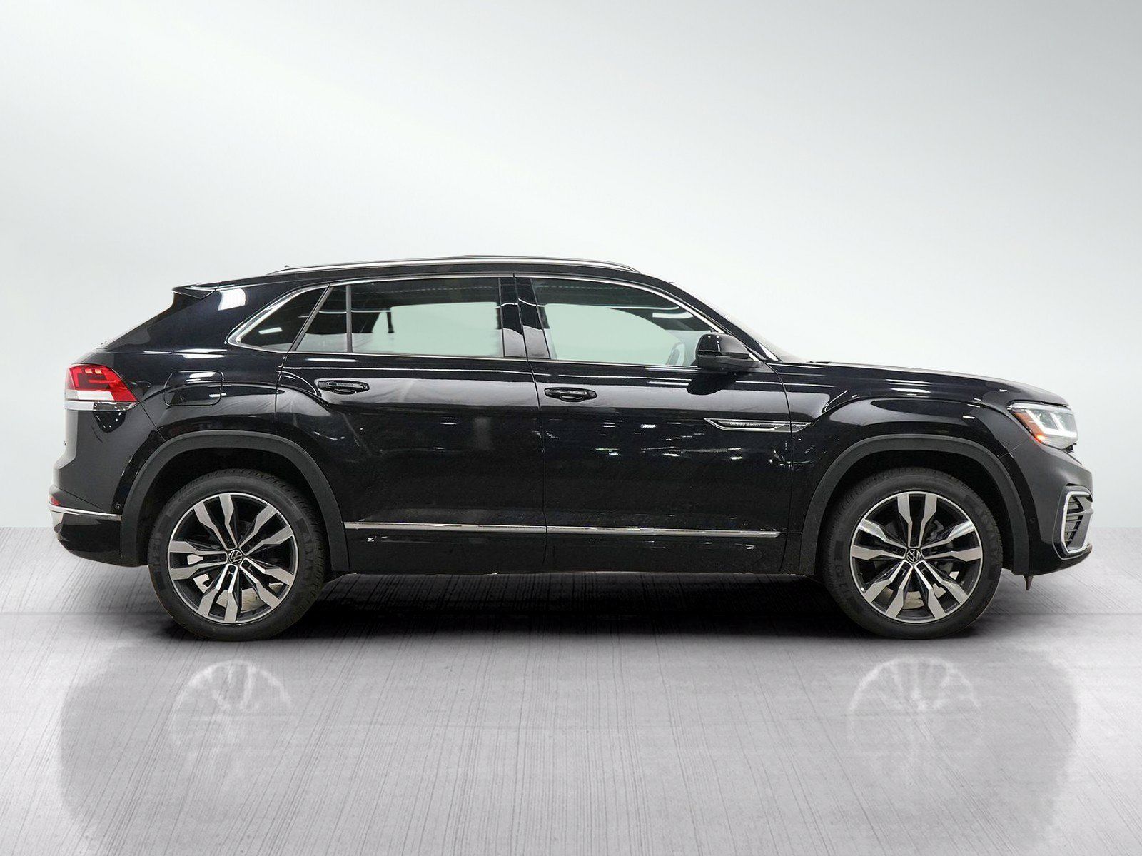 Used 2023 Volkswagen Atlas Cross Sport SEL Premium R-Line AWD/4WD image 8