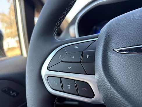 New 2026 Chrysler Pacifica Select image 16