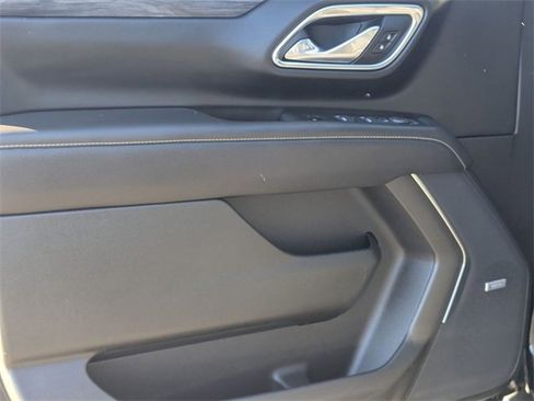 Used 2023 GMC Yukon SLT image 13