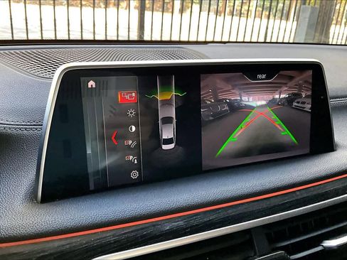 Used 2019 BMW 740i w/ M Sport Package image 26