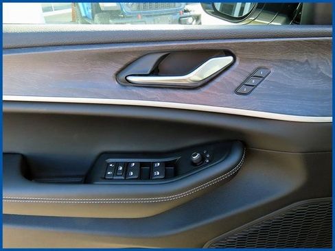 New 2025 Jeep Grand Cherokee L Limited image 13