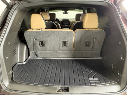 Used 2023 Chevrolet Traverse Premier FWD image 19