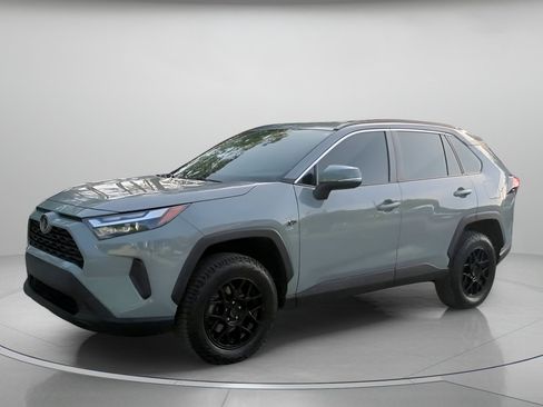 Used 2022 Toyota RAV4 XLE w/ Convenience Package FWD image 13