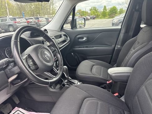 Used 2016 Jeep Renegade Latitude AWD/4WD image 13