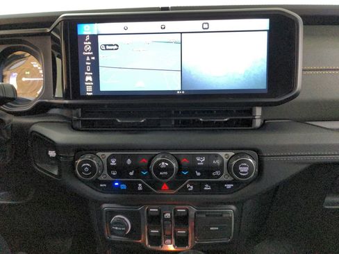 Used 2024 Jeep Wrangler High Altitude image 25