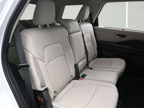 Certified 2025 Nissan Pathfinder SL FWD image 13