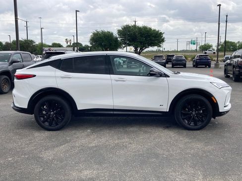 Used 2025 Buick Envista Sport Touring image 4