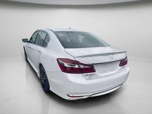 Used 2017 Honda Accord Sport image 14
