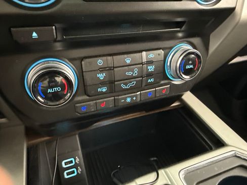 Used 2017 Ford F150 Lariat w/ Equipment Group 502A Luxury AWD/4WD image 21