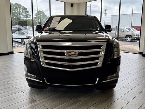 Used 2018 Cadillac Escalade 2WD image 2
