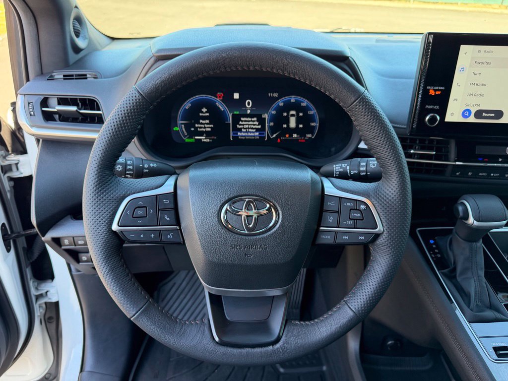 Used 2025 Toyota Sienna Platinum AWD/4WD image 20