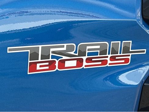 Certified 2023 Chevrolet Colorado Trail Boss w/ Advanced Trailering Package AWD/4WD image 9