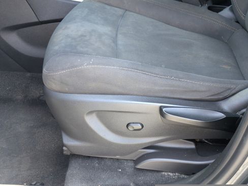 Used 2020 Chevrolet Trax LS FWD image 17