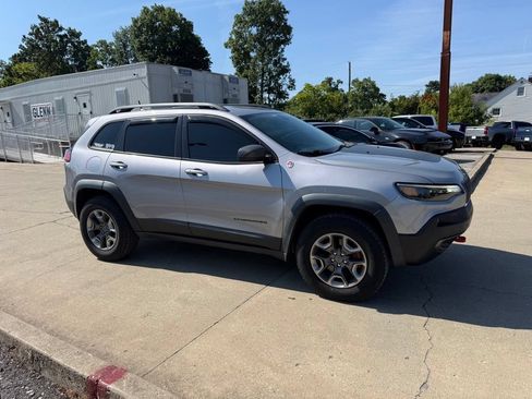 Used 2019 Jeep Cherokee Trailhawk w/ Cold Weather Group AWD/4WD image 5
