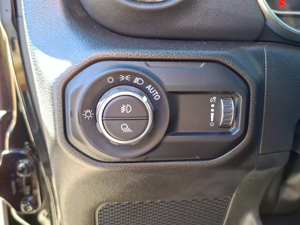 Used 2023 Jeep Gladiator Overland AWD/4WD image 17