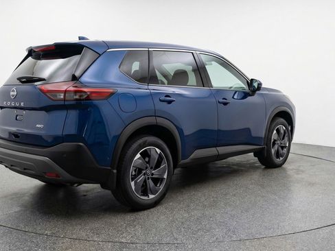 Used 2025 Nissan Rogue SV image 9