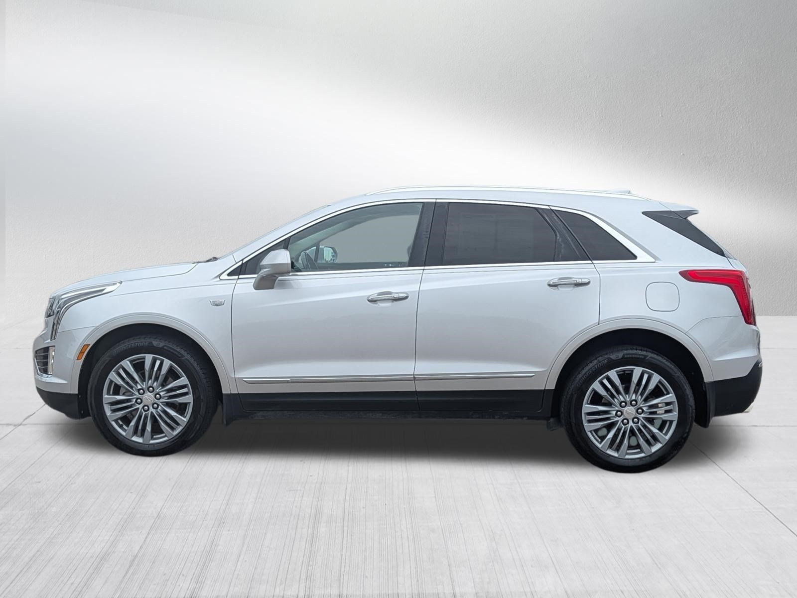 Used 2017 Cadillac XT5 Premium Luxury AWD/4WD image 4