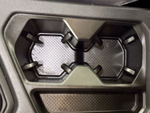 Used 2022 Volkswagen Taos SE w/ Panoramic Sunroof Package image 15