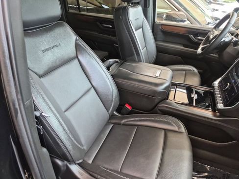 Used 2025 GMC Yukon XL Denali AWD/4WD image 26