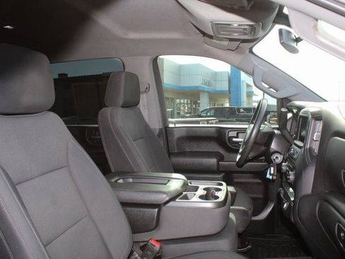 Used 2022 Chevrolet Silverado 2500 Custom w/ Custom Value Package image 11