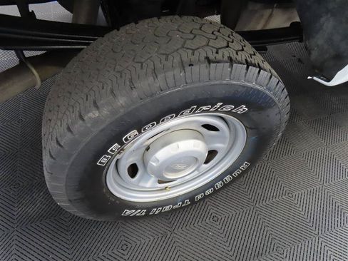 Used 2016 Ford F250 XL w/ Power Equipment Group AWD/4WD image 9