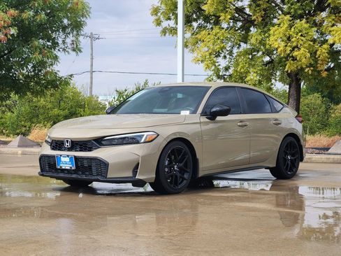 Used 2025 Honda Civic Sport image 3