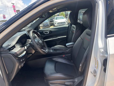 Used 2025 Jeep Compass Trailhawk AWD/4WD image 25