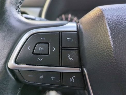 Used 2021 Toyota Highlander XLE image 26