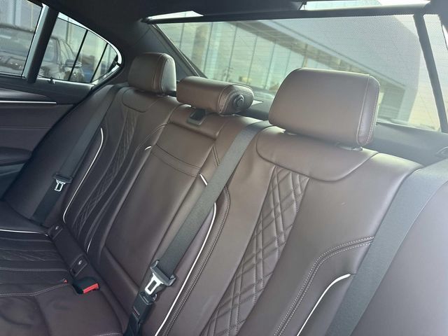 Used 2021 BMW M550i xDrive w/ Executive Package AWD/4WD image 31