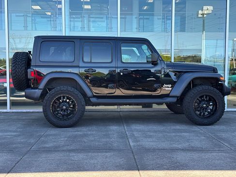 Used 2019 Jeep Wrangler Unlimited Sport AWD/4WD image 2