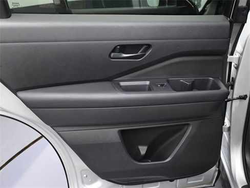 Used 2025 Nissan Pathfinder SV image 27