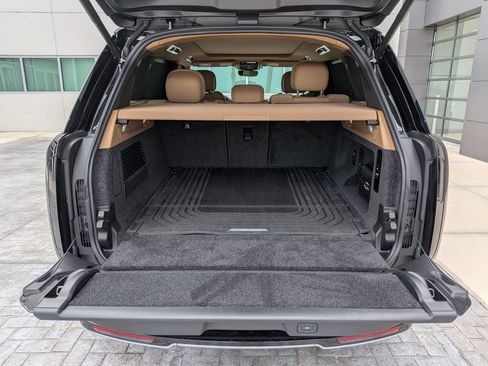 Certified 2025 Land Rover Range Rover SE AWD/4WD image 13