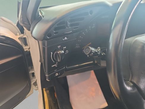 Used 1994 Chevrolet Corvette Convertible RWD image 8