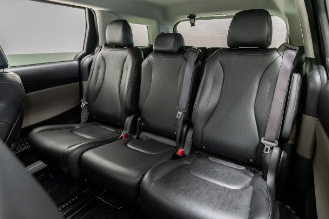 Certified 2025 Kia Carnival FWD image 25